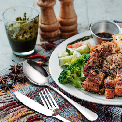 Ασημένιο ανοξείδωτο κουτάλια γευμάτων 12 κομματιών που τίθενται για την εγχώριο κουζίνα ή το εστιατόριο