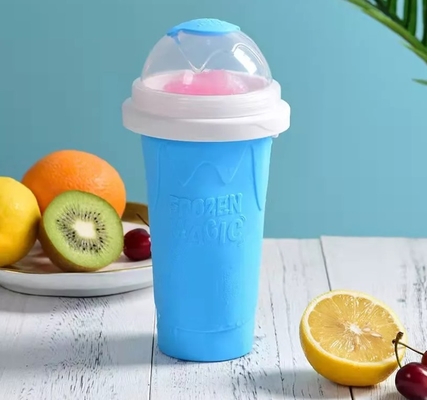 Μουλιασμένο μπουκάλι Milkshake ανατροπέων καταφερτζήδων ταξιδιού σιλικόνης με το άχυρο