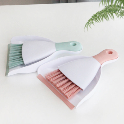 Πλαστικά μίνι βούρτσα και Dustpan παιδιών που τίθενται για το πληκτρολόγιο και το αυτοκίνητο γραφείων καναπέδων πατωμάτων