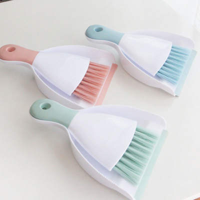Πλαστικά μίνι βούρτσα και Dustpan παιδιών που τίθενται για το πληκτρολόγιο και το αυτοκίνητο γραφείων καναπέδων πατωμάτων