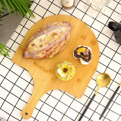 Φυσικός πίνακας φλούδας πιτσών μπαμπού ασφαλίστρου αρτοποιείων με τις εύκολες άκρες &amp; τη λαβή ολίσθησης